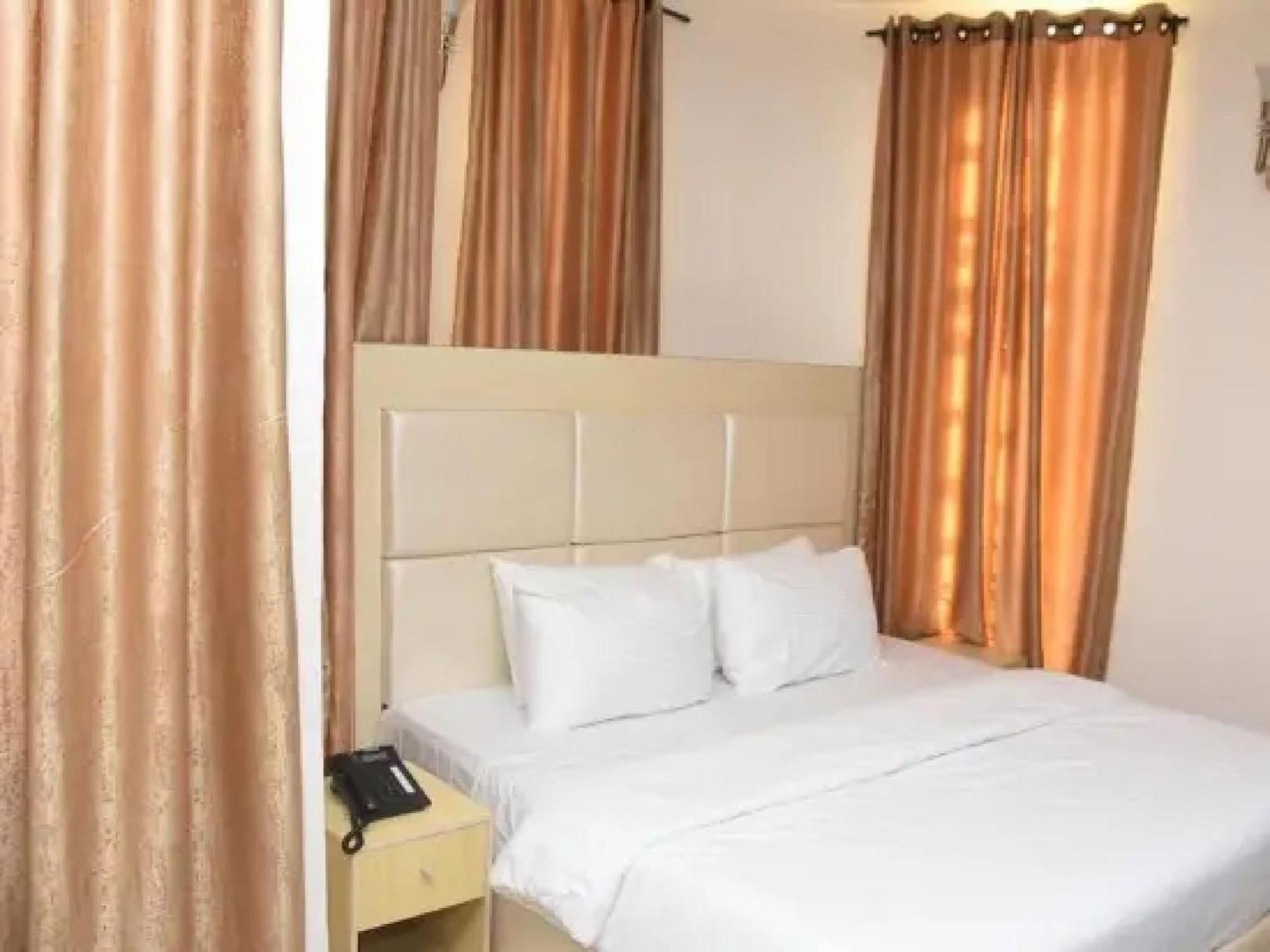Room In Lodge - Ambience Hotels Abujahome For Leisure And Business Travellers Exterior photo